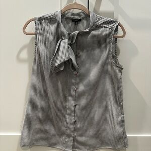 Ann Taylor Black and White Sleeveless Blouse with Bow